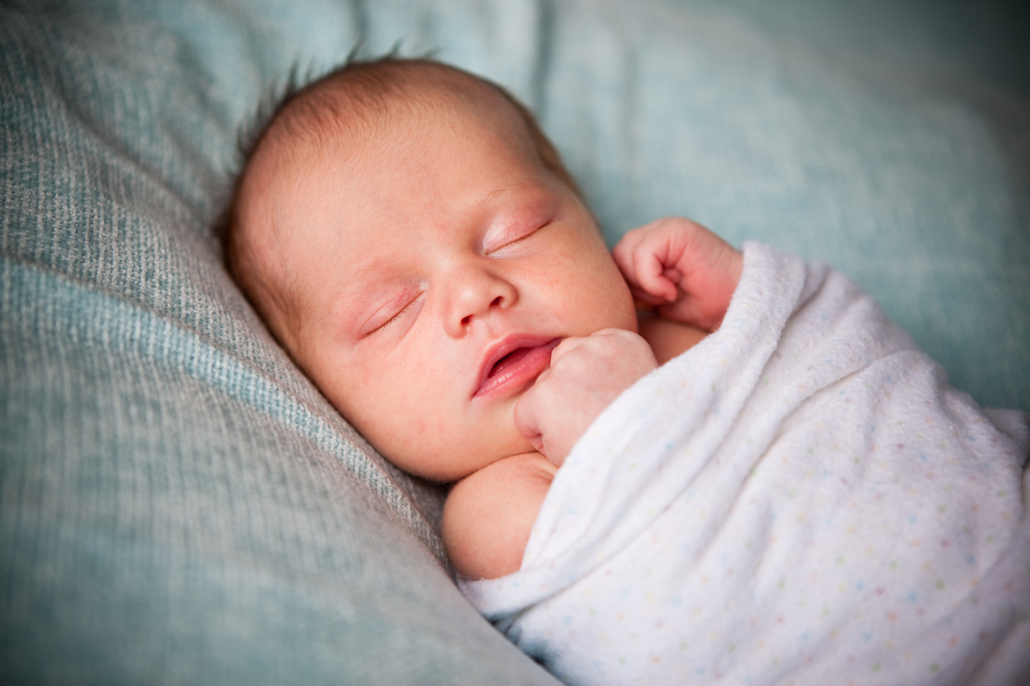 Baby sleeping in outlet boppy lounger at night